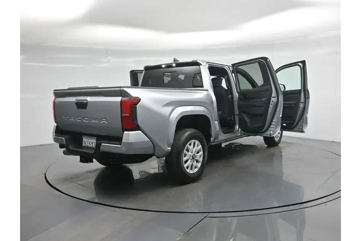 $35677 : Toyota Tacoma 2024 4x4 SR5 4 image 5