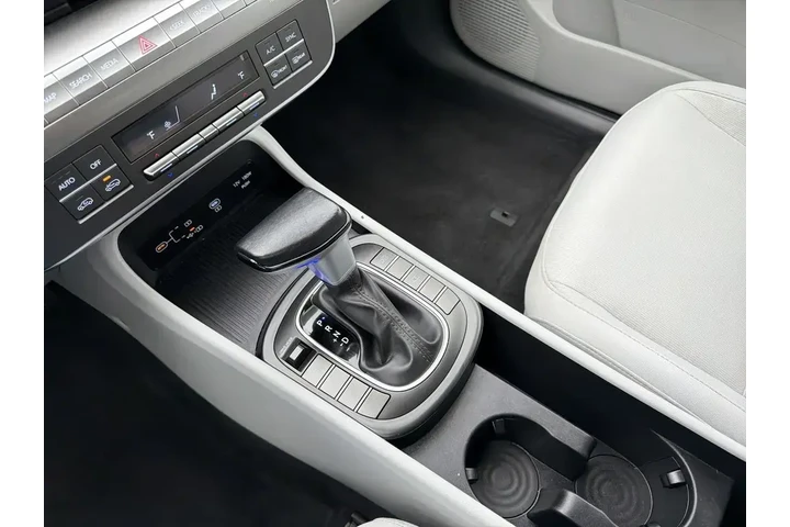 $23999 : Hyundai KONA 2025 AWD SEL 4d image 8