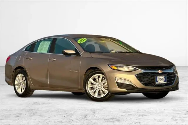 $17490 : Chevrolet Malibu 2024 LT 4dr image 2
