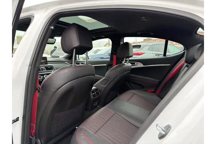 $29000 : Genesis G70 2023 2.0T 4dr Se image 6