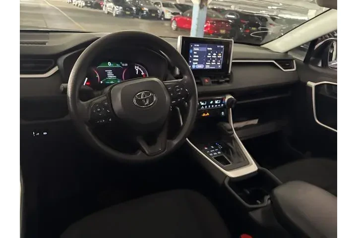 $25990 : Toyota RAV4 2024 AWD LE 4dr image 6