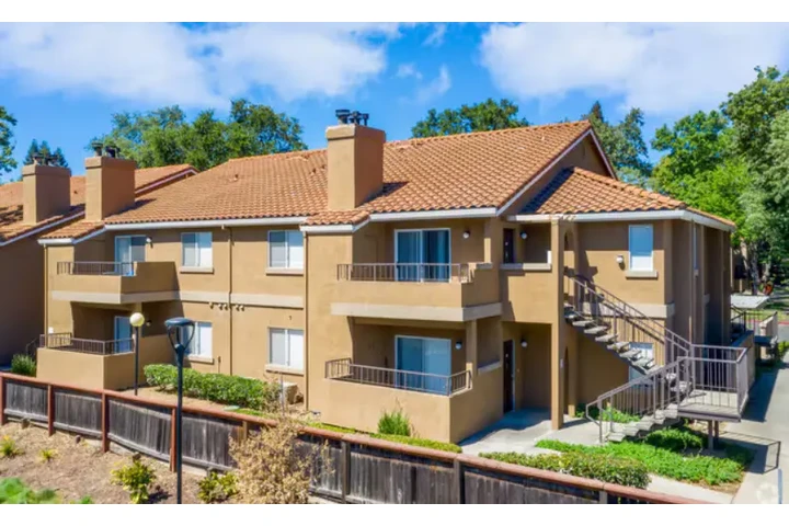 $1450 : 7566 Greenback Ln, Citrus Heig image 1