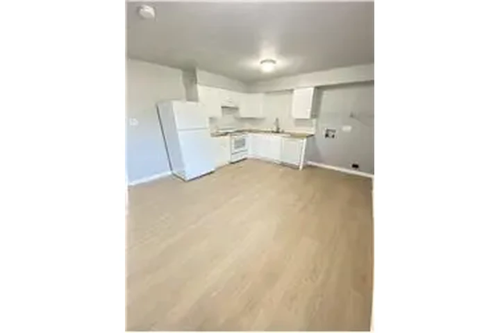 $1200 : Rental property with 2 bedro image 4