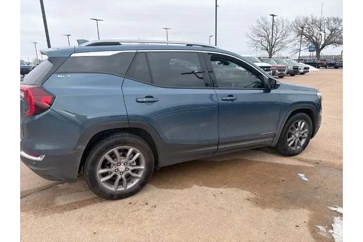 $23988 : GMC Terrain 2024 SLT 4dr SUV image 8