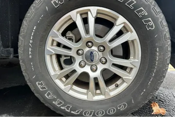 $23995 : Ford F-150 2017 4x4 Lariat 4 image 7