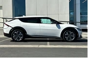 $25800 : Kia EV6 2024 Light 4dr Cross thumbnail