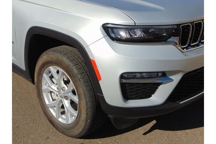 $33877 : 2023 Grand Cherokee Limited image 2