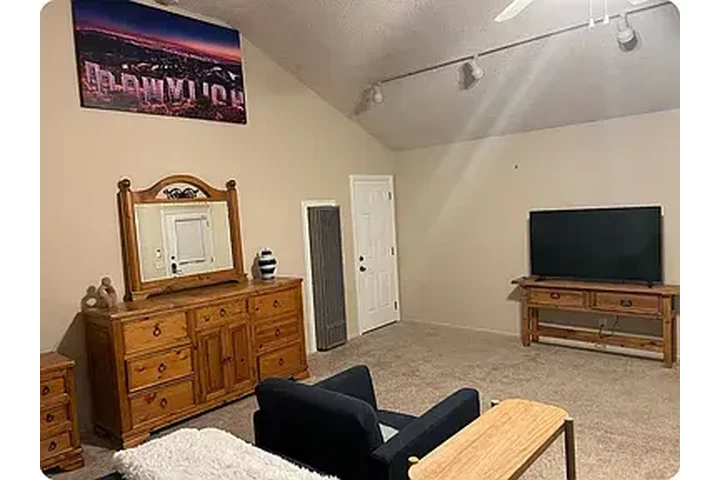 $500 : 1 BEDROOM APARTMENT FOR RENT image 6