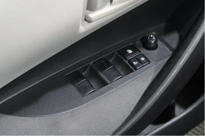 $19968 : Toyota Corolla 2022 LE 4dr S image 4