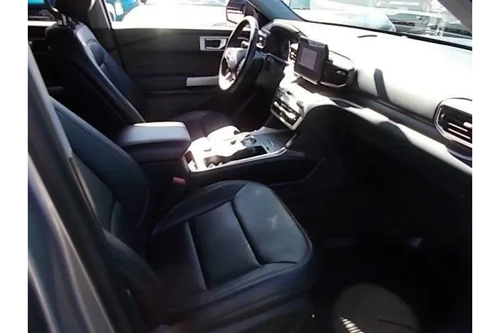 $31996 : Ford Explorer 2022 AWD XLT 4 image 4