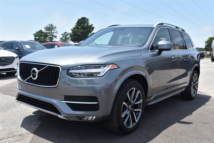 2019 XC90 T5 Momentum image 1