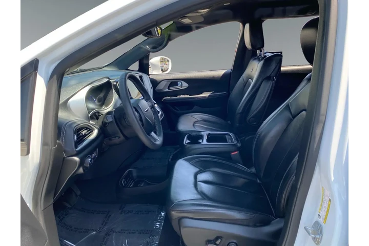 $32825 : Chrysler Pacifica Hybrid 202 image 9