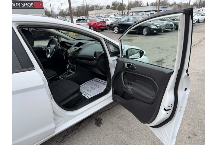 $5450 : 2015 Fiesta SE image 5
