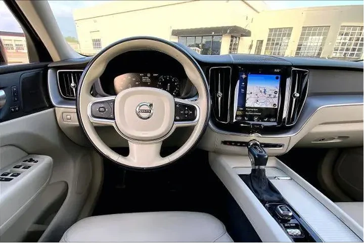 $19238 : Volvo XC60 2020 T5 Momentum image 6