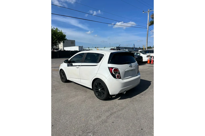 $2500 : Chevrolet Sonic 2015 image 2