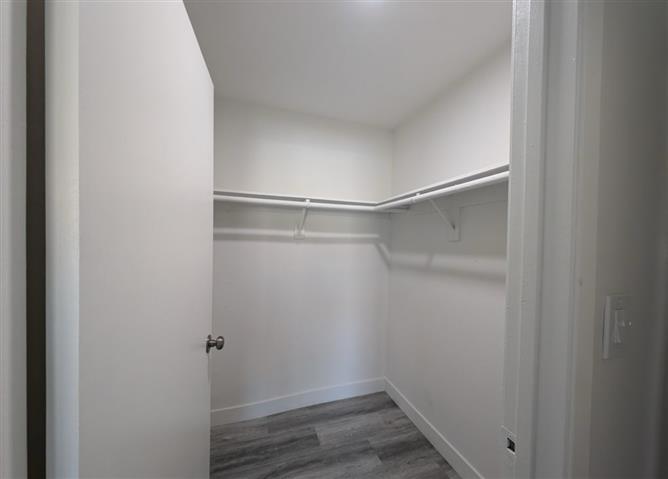 $1600 : New unit Available image 3