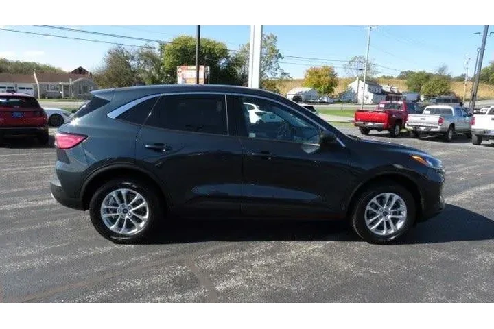 $17719 : Ford Escape 2022 AWD SE 4dr image 9