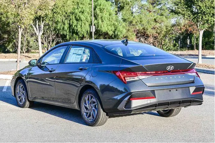 $26000 : Hyundai ELANTRA Hybrid 2026 image 8