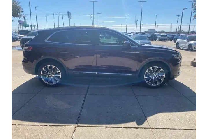 $30980 : Lincoln Nautilus 2022 AWD Re image 7