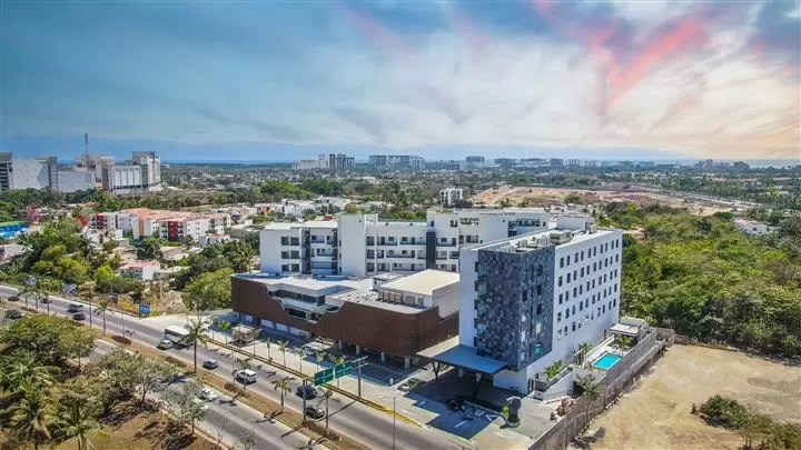 $390000 : Condominio en Puerto Vallarta image 1