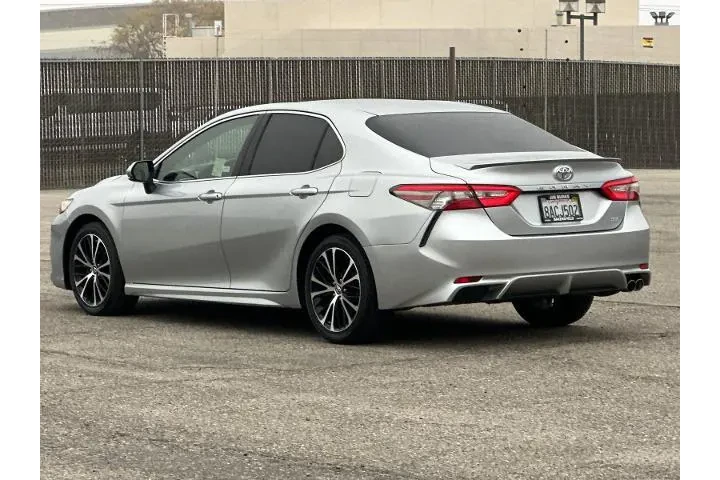 $18990 : Toyota Camry 2018 LE 4dr Sed image 5