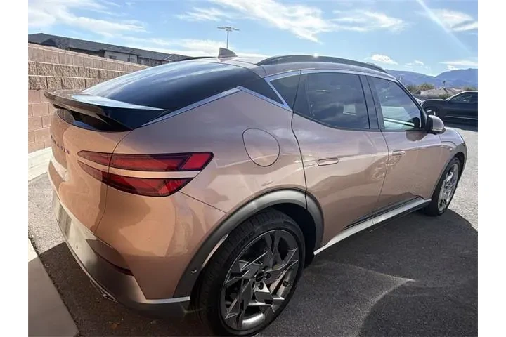 $31588 : Genesis GV60 2023 AWD Perfor image 5