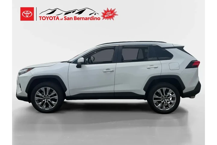 $30990 : Toyota RAV4 2022 XLE Premium image 2