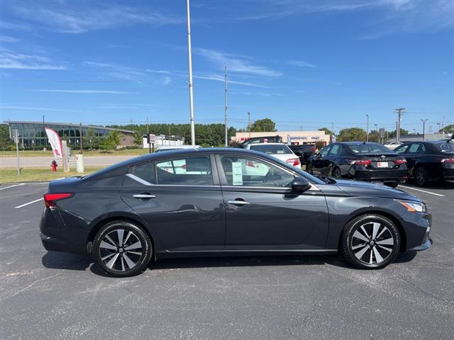 $19991 : PRE-OWNED 2022 NISSAN ALTIMA image 8