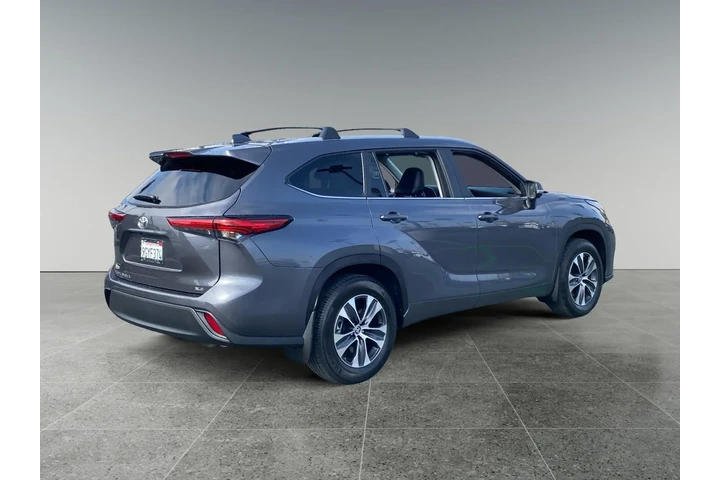 $39509 : Toyota Highlander 2023 XLE 4 image 5