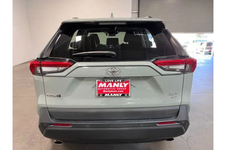 $25929 : Toyota RAV4 2021 AWD XLE Pre image 4