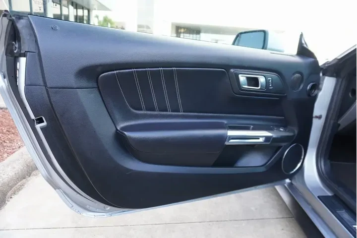 $25988 : Ford Mustang 2021 EcoBoost P image 8