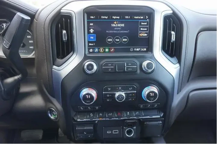 $37988 : GMC Sierra 1500 2020 4x4 SLT image 8