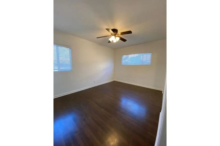$2400 : 3 bedroom house in Los Angeles image 5