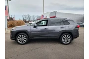 $33999 : Toyota RAV4 2023 AWD XLE Pre thumbnail