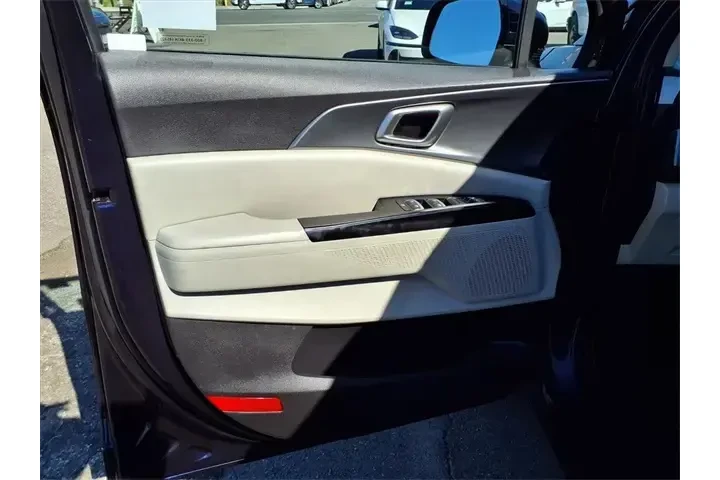 $25992 : Kia Carnival 2024 LX 4dr Min image 9