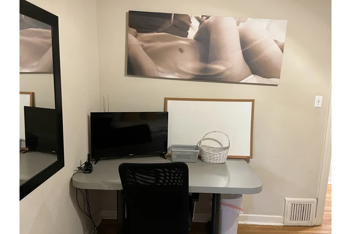 $1300 : Rento Recámara, baño compartid image 1