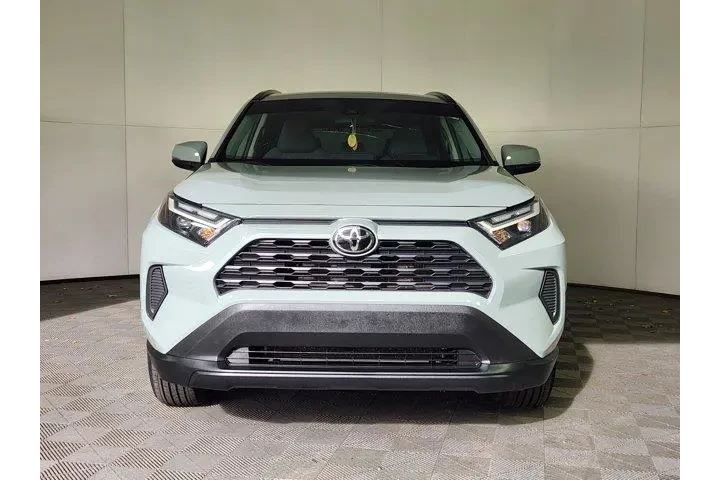 $25654 : Toyota RAV4 2022 XLE 4dr SUV image 2