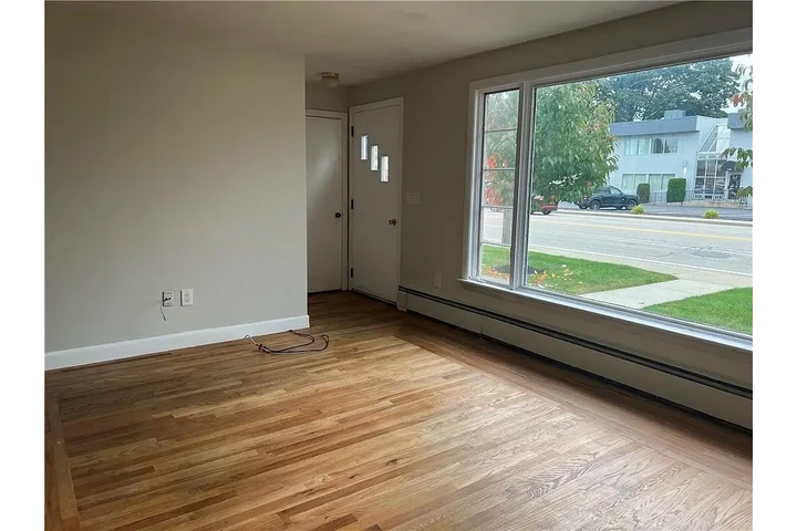 $1400 : Great 2 Bedroom -1 Bath APT image 5