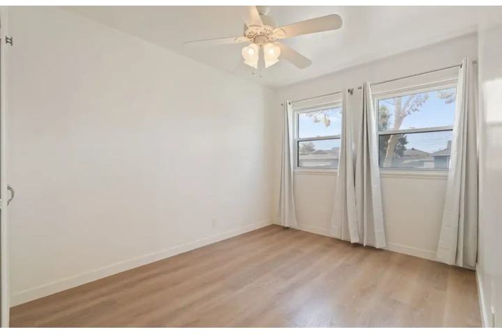 $2500 : 3 Bedroom Home  in Los Angeles image 8