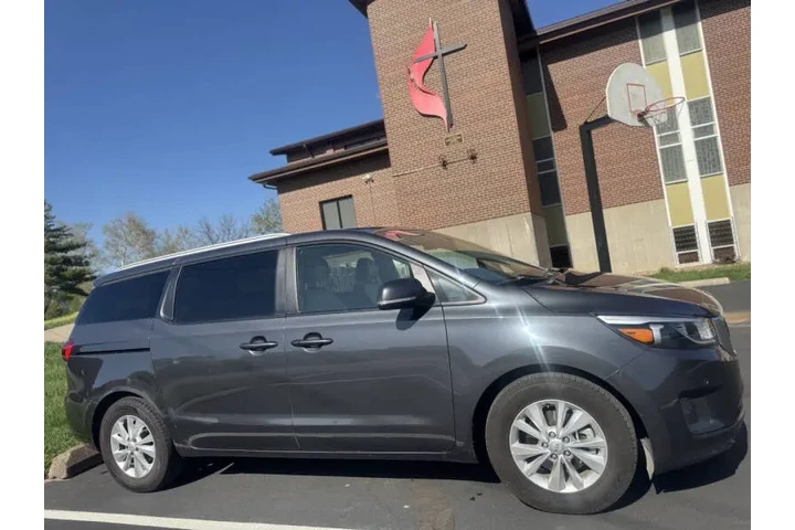 $6999 : 2017 Sedona LX image 5