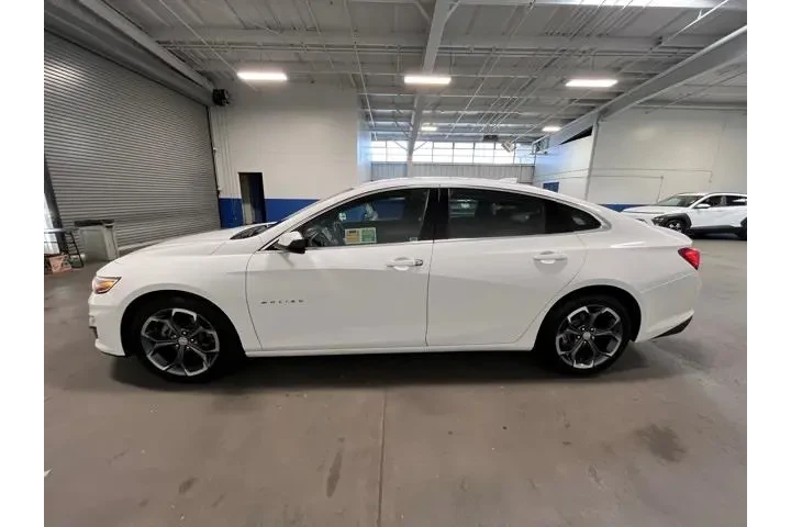 $16359 : Chevrolet Malibu 2023 LT 4dr image 6