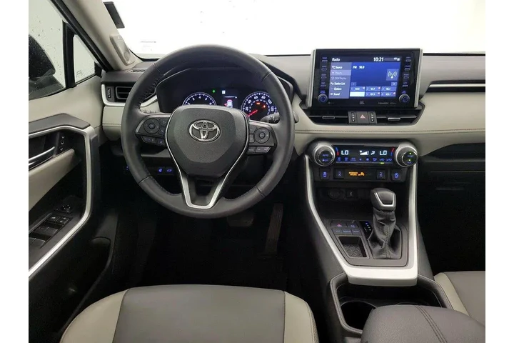 $25998 : Toyota RAV4 2021 XLE Premium image 10