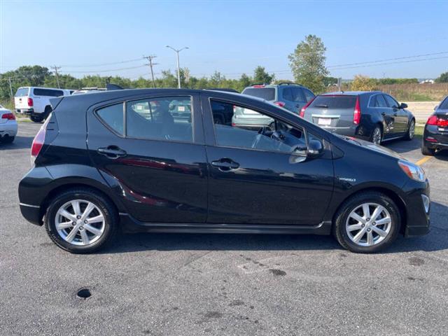 $13995 : 2017 Prius c Three image 8