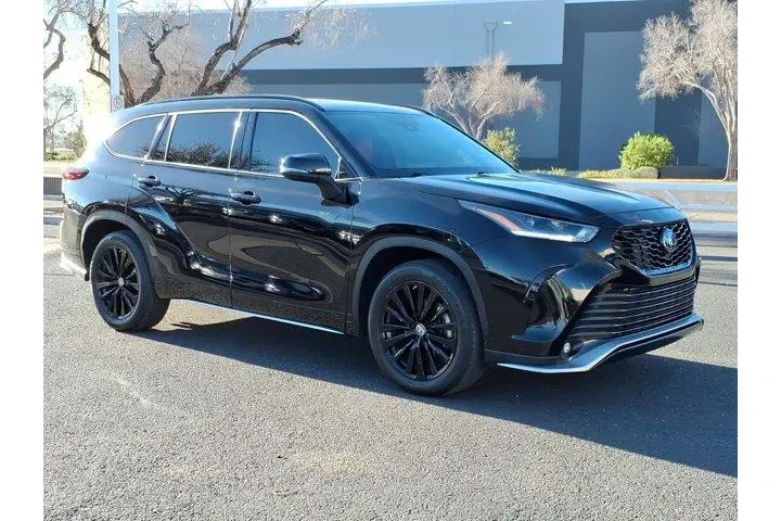 $37777 : Toyota Highlander 2023 LE 4d image 7