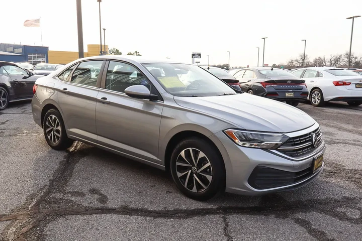 $16888 : 2024 Jetta S Auto image 3