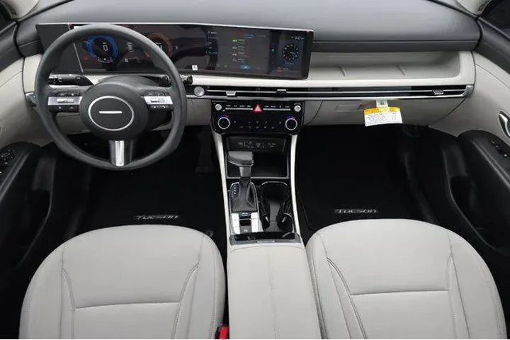 $27821 : Hyundai TUCSON 2025 AWD SEL image 10