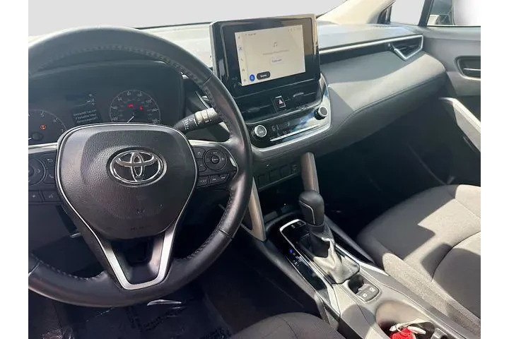 $24000 : Toyota Corolla Cross 2024 LE image 9