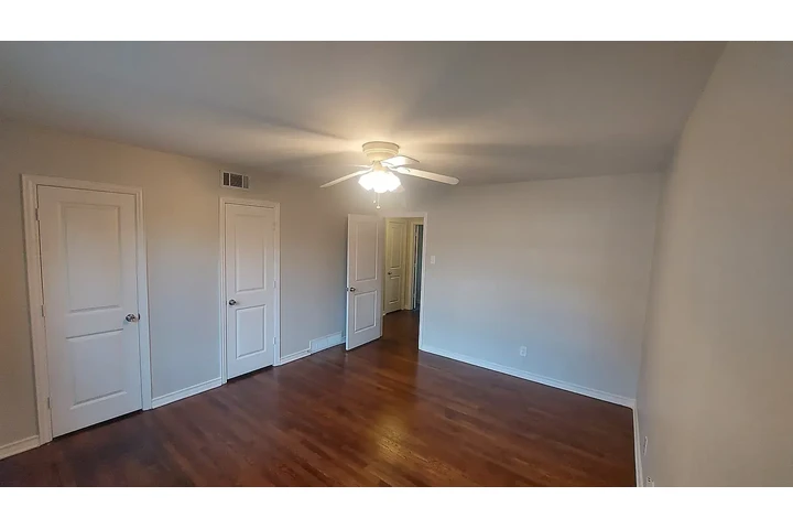 $1575 : Modern 2BD 1BT available image 1