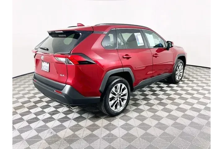 $31500 : Toyota RAV4 2023 XLE Premium image 7
