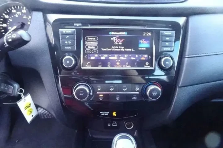 $13599 : 2018 ROGUE image 2